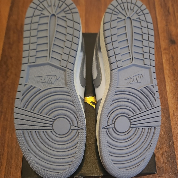 Air Jordan 1 Low "Vintage Grey" - Picture 7 of 9